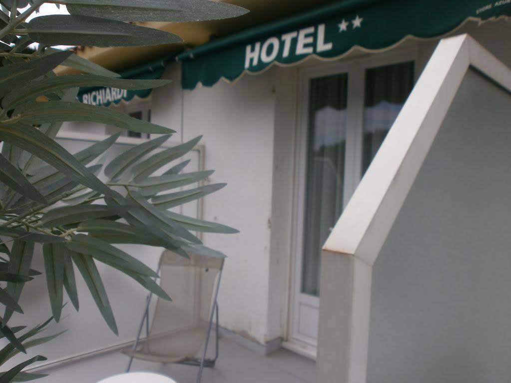 Hotel Le Richiardi Carqueiranne Exterior photo